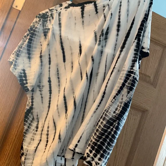 tshirt - Picture 2 of 3